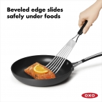 OXO Paslanmaz elik Delikli Spatula(Siyah/Gm)