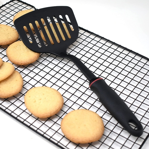 Norpro Silikon Delikli Spatula (Siyah)