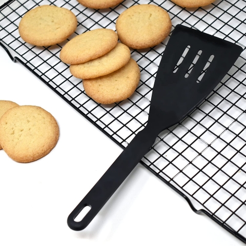 Norpro Silikon Delikli Spatula (Siyah)